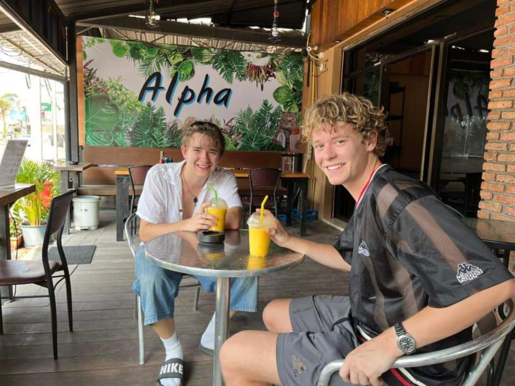 Alpha Hostel Cafe&Bar Ban Khlong Yai 외부 사진